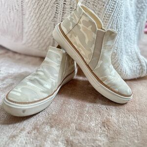 TOMS Camo High Top Slip-on Sneaker; Size 8; Very good condition.